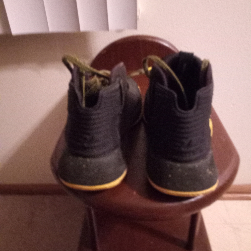 Youth Inner Armour Basketball Shoes